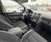 Volkswagen Touran I · 2-й рестайлинг , 2011 г., механика, дизель - фото 10