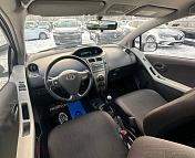 Toyota Yaris II (XP9) , 2008 г., механика, бензин - фото 9