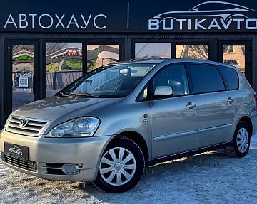 Toyota Avensis Verso I - фото 3