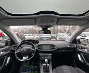 Peugeot 308 T9 · Рестайлинг , 2018 г., механика, бензин - фото 9