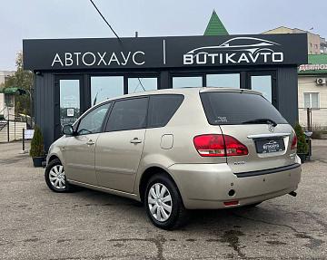 Toyota Avensis Verso I - фото 5
