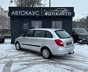 Skoda Fabia 5J · Рестайлинг , 2010 г., механика, бензин - фото 4