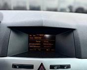 Opel Astra H · Рестайлинг , 2010 г., механика, бензин - фото 16