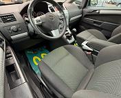 Opel Zafira B · Рестайлинг , 2011 г., механика, дизель - фото 11