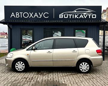 Toyota Avensis Verso I - фото 4