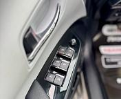 Toyota Prius IV (XW50) · Рестайлинг , 2018 г., вариатор, бензин - фото 17