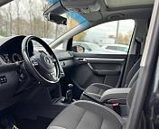 Volkswagen Touran I · 2-й рестайлинг , 2011 г., механика, бензин - фото 7