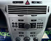 Opel Astra H · Рестайлинг , 2010 г., механика, бензин - фото 17