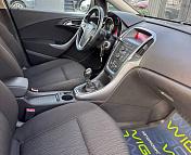 Opel Astra J · Рестайлинг , 2013 г., механика, бензин - фото 10